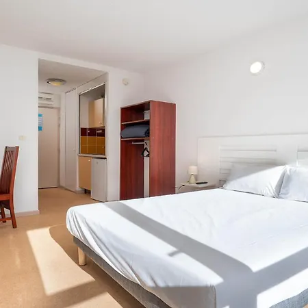 Appartamento Le St Clair N208 St2